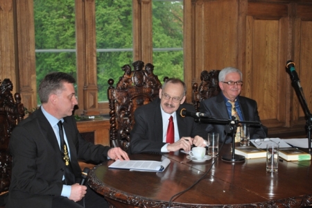 Na stegnie prof. Synaka. Gdańsk