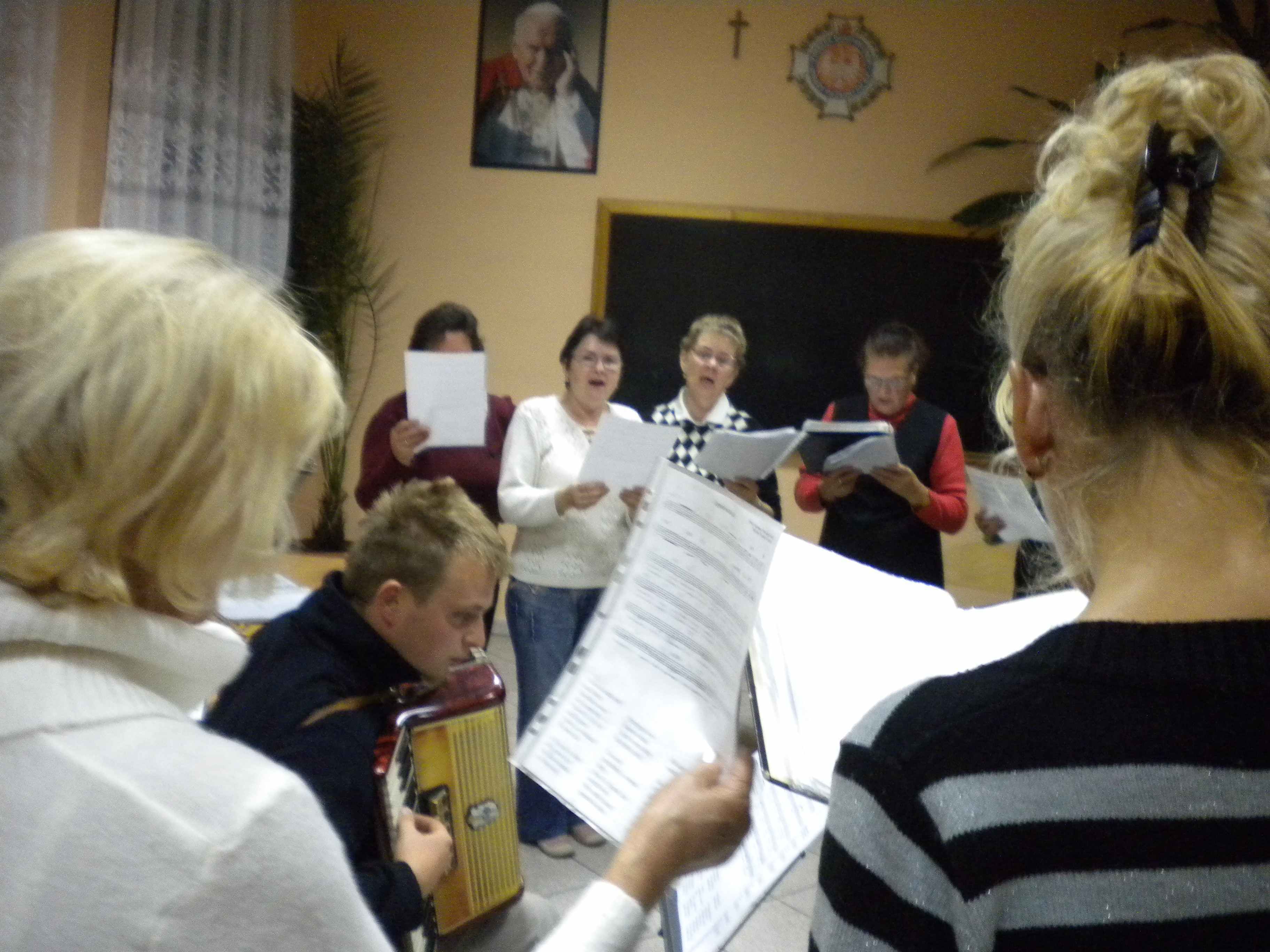 Kaszubki ćwiczą kolędy. Nowy akompaniator