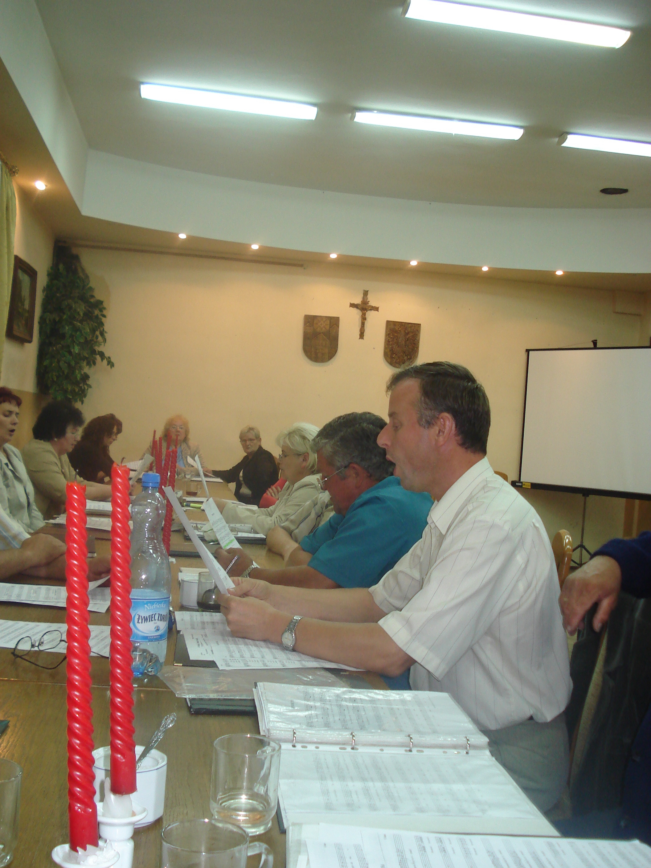 Śpiew przy świecach. Linia