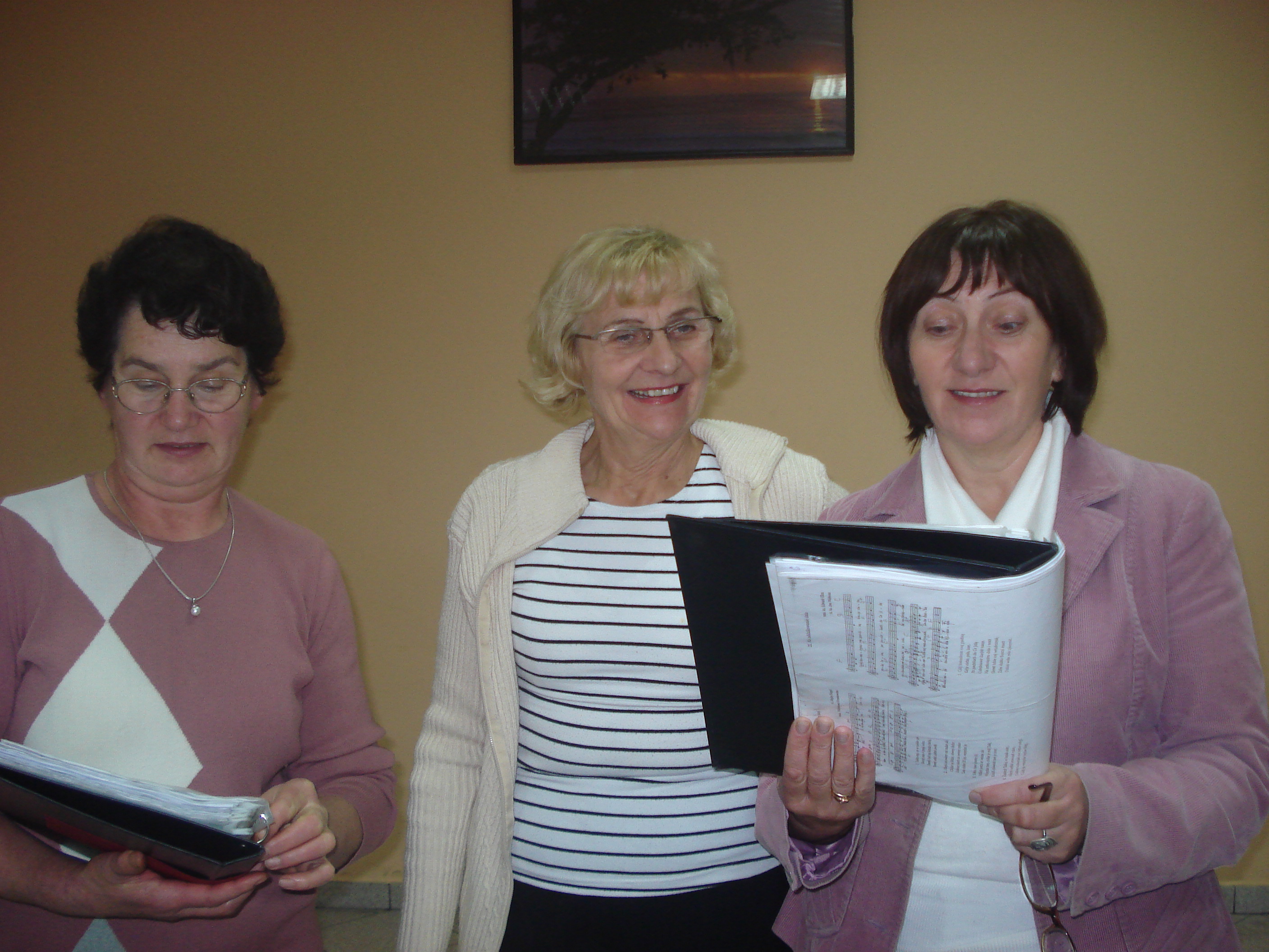 „Kaszubki” przed koncertami. Próba w Chwaszczynie